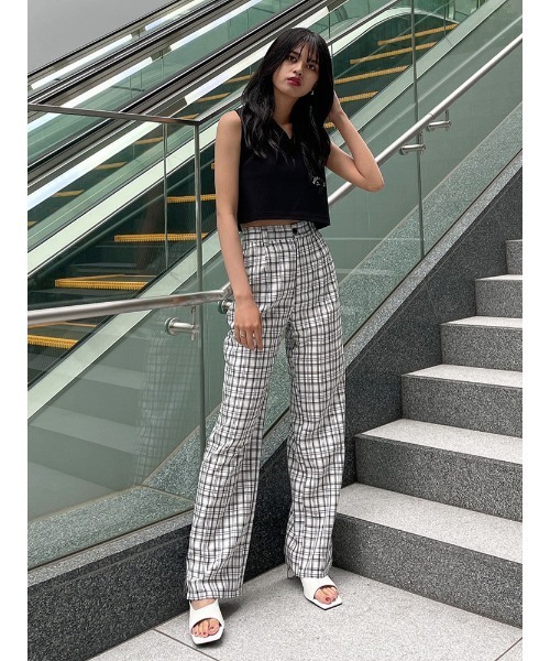 ENVYM（アンビー）の「ＶネックショートＴＯＰＳ（Tシャツ/カットソー・レディース・ホワイト/ブラック/ベージュ・FREE）」の8枚目の写真