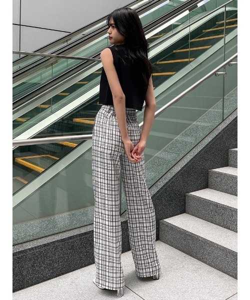 ENVYM（アンビー）の「ＶネックショートＴＯＰＳ（Tシャツ/カットソー・レディース・ホワイト/ブラック/ベージュ・FREE）」の9枚目の写真