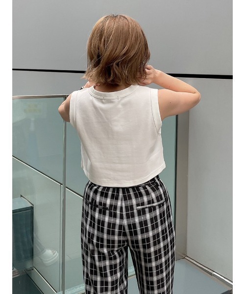 ENVYM（アンビー）の「ＶネックショートＴＯＰＳ（Tシャツ/カットソー・レディース・ホワイト/ブラック/ベージュ・FREE）」の11枚目の写真