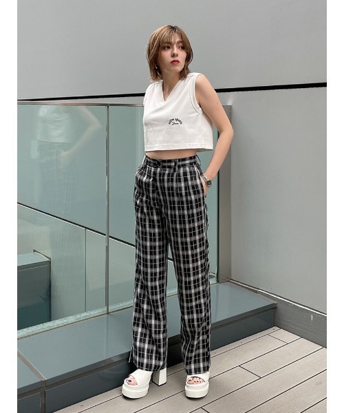 ENVYM（アンビー）の「ＶネックショートＴＯＰＳ（Tシャツ/カットソー・レディース・ホワイト/ブラック/ベージュ・FREE）」の12枚目の写真