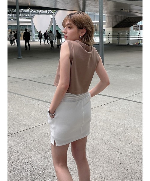 ENVYM（アンビー）の「ＶネックショートＴＯＰＳ（Tシャツ/カットソー・レディース・ホワイト/ブラック/ベージュ・FREE）」の17枚目の写真