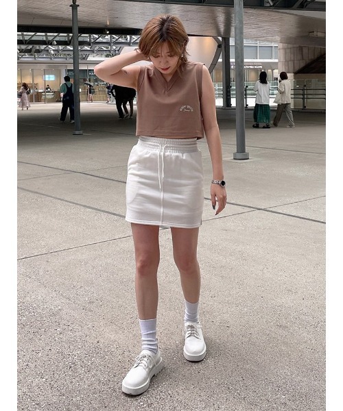 ENVYM（アンビー）の「ＶネックショートＴＯＰＳ（Tシャツ/カットソー・レディース・ホワイト/ブラック/ベージュ・FREE）」の18枚目の写真