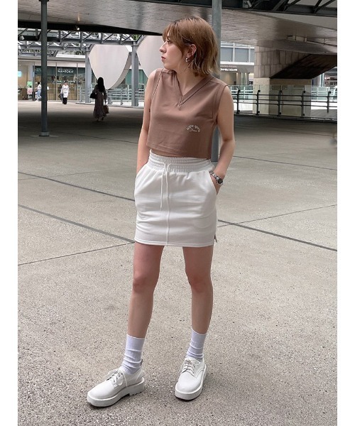 ENVYM（アンビー）の「ＶネックショートＴＯＰＳ（Tシャツ/カットソー・レディース・ホワイト/ブラック/ベージュ・FREE）」の19枚目の写真