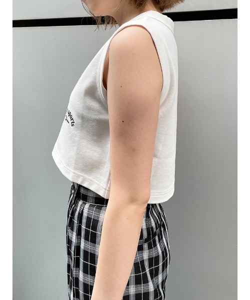 ENVYM（アンビー）の「ＶネックショートＴＯＰＳ（Tシャツ/カットソー・レディース・ホワイト/ブラック/ベージュ・FREE）」の21枚目の写真