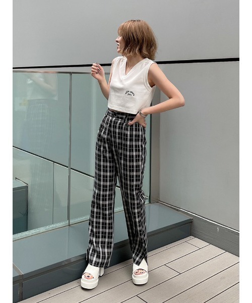 ENVYM（アンビー）の「ＶネックショートＴＯＰＳ（Tシャツ/カットソー・レディース・ホワイト/ブラック/ベージュ・FREE）」の13枚目の写真