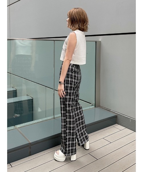 ENVYM（アンビー）の「ＶネックショートＴＯＰＳ（Tシャツ/カットソー・レディース・ホワイト/ブラック/ベージュ・FREE）」の14枚目の写真