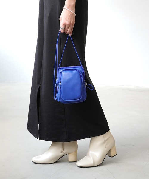 IAMUSE(アイアミューズ)の「コンパクトショルダーポーチ S0738【IAMUSE】(ショルダーバッグ・レディース・ブラック/レッド/ブルー/アイボリー・FREE)」の3枚目の写真