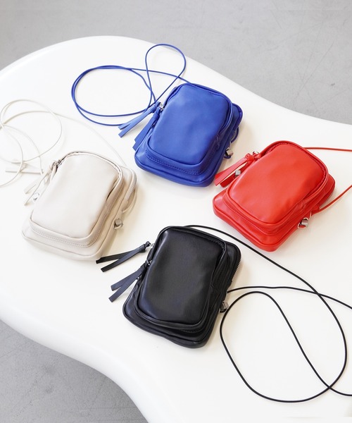 IAMUSE(アイアミューズ)の「コンパクトショルダーポーチ S0738【IAMUSE】(ショルダーバッグ・レディース・ブラック/レッド/ブルー/アイボリー・FREE)」の11枚目の写真