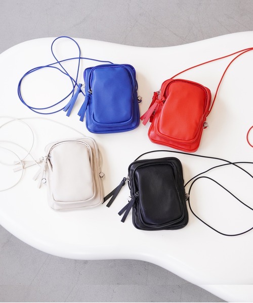 IAMUSE(アイアミューズ)の「コンパクトショルダーポーチ S0738【IAMUSE】(ショルダーバッグ・レディース・ブラック/レッド/ブルー/アイボリー・FREE)」の12枚目の写真