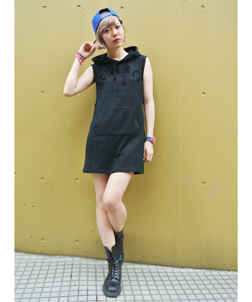 X-girl（エックスガール）の「【NYLON7月号掲載】SUMMER HOODIE DRESS（ワンピース・レディース・マルチ/ブラック/グリーン・1/2）」の2枚目の写真