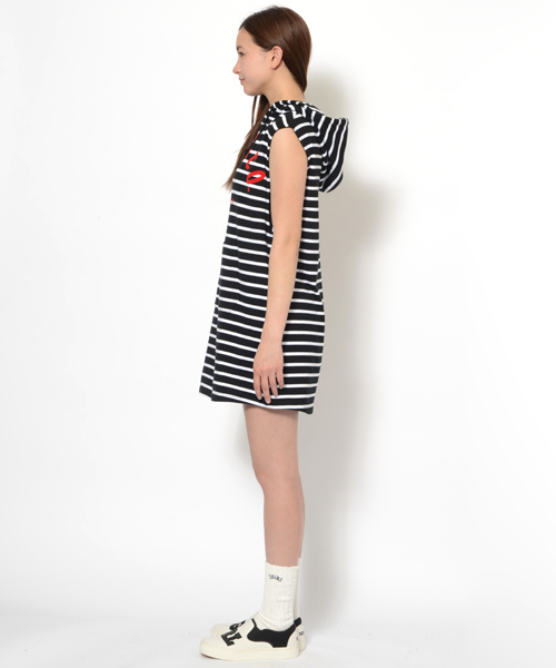 X-girl（エックスガール）の「【NYLON7月号掲載】SUMMER HOODIE DRESS（ワンピース・レディース・マルチ/ブラック/グリーン・1/2）」の4枚目の写真