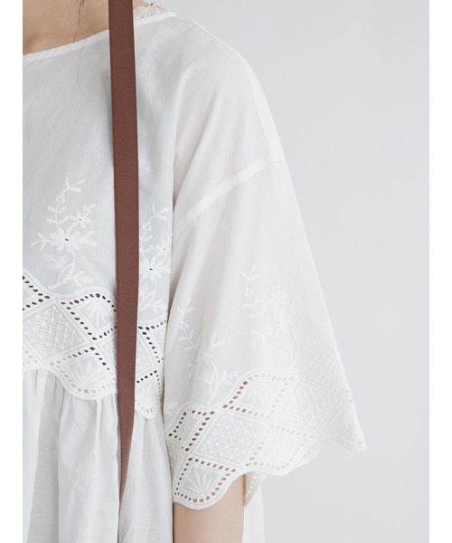 Samansa Mos2（サマンサ モスモス）の「スカラップレース前後2WAYチュニック（チュニック・レディース・カーキ/ブラウン/オフホワイト/チャコール・ﾌﾘ-）」の17枚目の写真