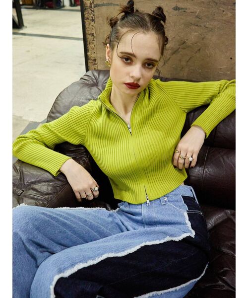 EVRIS（エヴリス）の「ジップタートルリブニットトップス（ニット/セーター・レディース・ホワイト/ブラック/ブルー/グリーン・FREE）」の9枚目の写真