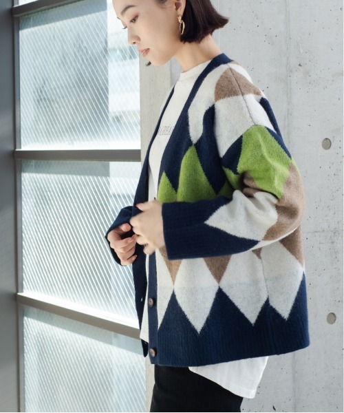 StyleSea（スタイルシー）の「アーガイルオーバーサイズカーディガン（カーディガン/ボレロ・レディース・ブラック系/グリーン系/ネイビー系・MEDIUM）」の4枚目の写真