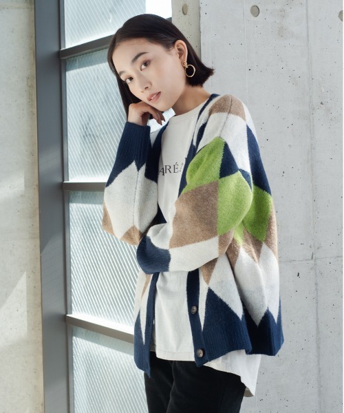 StyleSea（スタイルシー）の「アーガイルオーバーサイズカーディガン（カーディガン/ボレロ・レディース・ブラック系/グリーン系/ネイビー系・MEDIUM）」の5枚目の写真