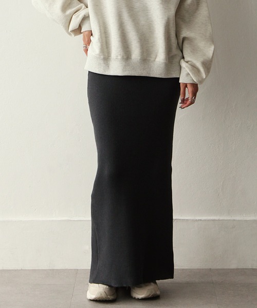 Chillfar（チルファー）の「スリットリブロングスカート（スカート・レディース・アイボリー/グレイッシュベージュ/グリーン/チャコール・FREE）」の3枚目の写真