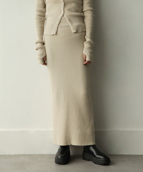 Chillfar（チルファー）の「スリットリブロングスカート（スカート・レディース・アイボリー/グレイッシュベージュ/グリーン/チャコール・FREE）」の5枚目の写真