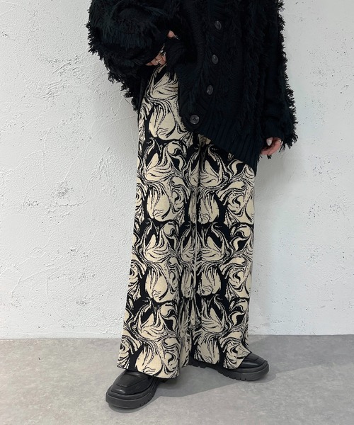 apres jour mignon(アプレジュールミニョン)の「ジャガードニットパンツ【ZOZOTOWN限定アイテム】(その他パンツ・レディース・ボルドー/グレイッシュベージュ/ブラック・MEDIUM/X-LARGE/SMALL)」の1枚目の写真