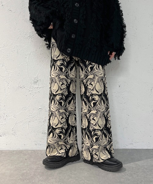 apres jour mignon(アプレジュールミニョン)の「ジャガードニットパンツ【ZOZOTOWN限定アイテム】(その他パンツ・レディース・ボルドー/グレイッシュベージュ/ブラック・MEDIUM/X-LARGE/SMALL)」の4枚目の写真