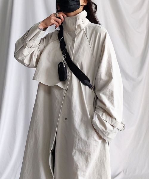 me+em select(ミームセレクト)の「※※【2WAY】オーバーサイズ スタンドカラーナイロンロングトレンチコート(トレンチコート・レディース・ベージュ/アイボリー/ブラック/ピンク・MEDIUM)」の6枚目の写真