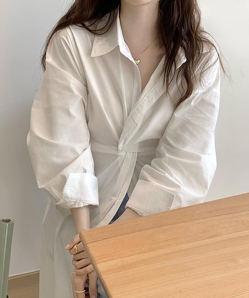 FREE STYLISTS(フリー スタイリスト)の「YUGA_YGMC センターツイスト ロングシャツワンピース(シャツワンピース・レディース・ホワイト/ライトブルー・FREE)」の3枚目の写真