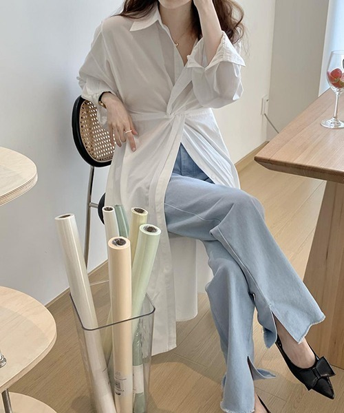 FREE STYLISTS(フリー スタイリスト)の「YUGA_YGMC センターツイスト ロングシャツワンピース(シャツワンピース・レディース・ホワイト/ライトブルー・FREE)」の5枚目の写真