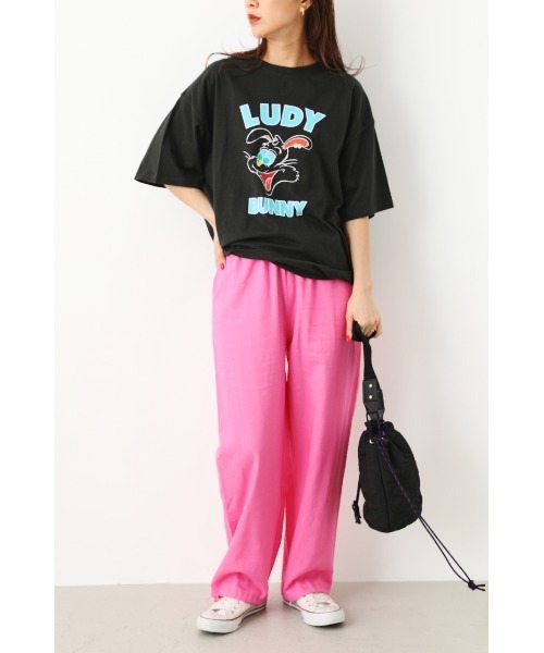 RODEO CROWNS WIDE BOWL（ロデオクラウンズワイドボウル）の「LUDY RABBIT Tシャツ（Tシャツ/カットソー・レディース・オフホワイト/チャコールグレー/ダークグリーン・FREE）」の13枚目の写真