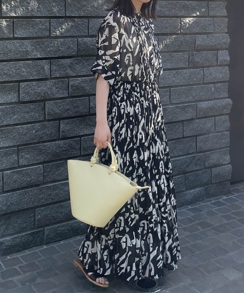 audrey and john wad（オードリーアンドジョンワッド）の「【Audrey and John Wad】ジオメトリック柄ピンタック