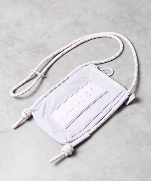 HUNTER（ハンター）の「《HUNTER》 TRAVEL RIPSTOP PHONE POUCH（ショルダーバッグ・レディース・ブラック/グリーン/ライラック/イエロー/ホワイト系その他/ホワイト/ベージュ/ブラック×ピンク/ブラウン/ライトグリーン/ピンク/ブラック×ブラック/ブラック系その他/ダークパープル・FREE）」の12枚目の写真