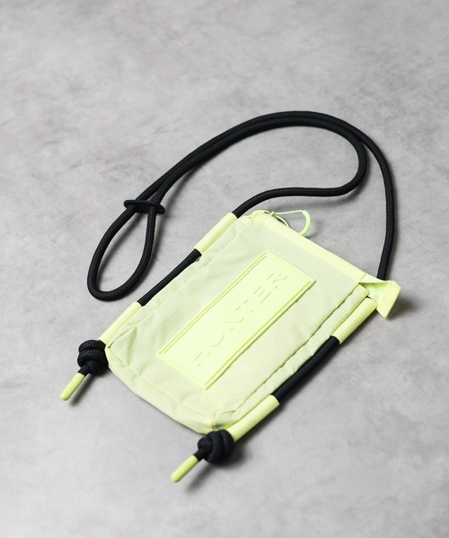 HUNTER（ハンター）の「《HUNTER》 TRAVEL RIPSTOP PHONE POUCH（ショルダーバッグ・レディース・ブラック/グリーン/ライラック/イエロー/ホワイト系その他/ホワイト/ベージュ/ブラック×ピンク/ブラウン/ライトグリーン/ピンク/ブラック×ブラック/ブラック系その他/ダークパープル・FREE）」の13枚目の写真