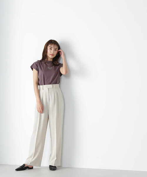 NATURAL BEAUTY BASIC(ナチュラルビューティーベーシック)の「◇<ロゴTシャツシリーズ>モックネックフレンチロゴTシャツ(Tシャツ/カットソー・レディース・グレー系その他2/オフホワイト・FREE)」の4枚目の写真