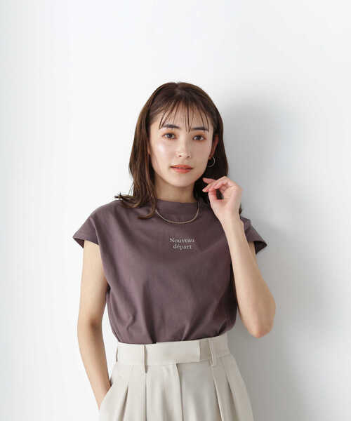 NATURAL BEAUTY BASIC(ナチュラルビューティーベーシック)の「◇<ロゴTシャツシリーズ>モックネックフレンチロゴTシャツ(Tシャツ/カットソー・レディース・グレー系その他2/オフホワイト・FREE)」の5枚目の写真
