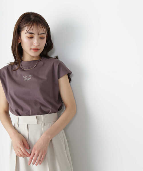 NATURAL BEAUTY BASIC(ナチュラルビューティーベーシック)の「◇<ロゴTシャツシリーズ>モックネックフレンチロゴTシャツ(Tシャツ/カットソー・レディース・グレー系その他2/オフホワイト・FREE)」の6枚目の写真