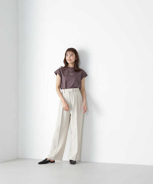 NATURAL BEAUTY BASIC(ナチュラルビューティーベーシック)の「◇<ロゴTシャツシリーズ>モックネックフレンチロゴTシャツ(Tシャツ/カットソー・レディース・グレー系その他2/オフホワイト・FREE)」の7枚目の写真