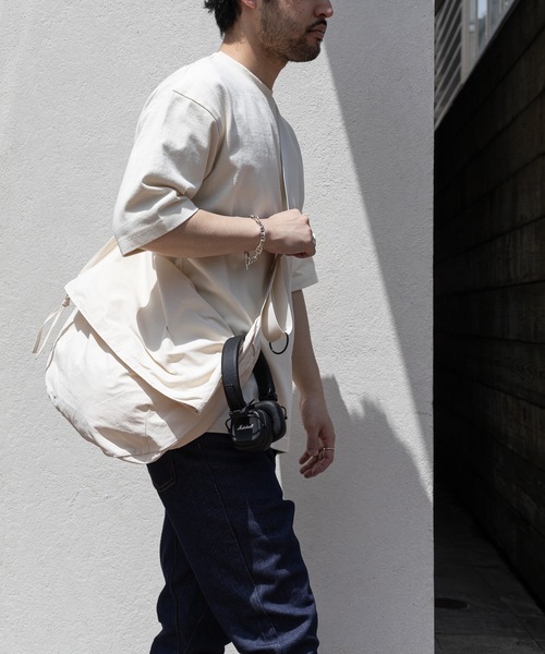 wrou(ロウ)の「C/Nタッサー ショルダーバッグ / C/N TUSSAH SHOULDER BAG(ショルダーバッグ・メンズ・オフホワイト/ブラック/チャコール/カーキ・FREE)」の5枚目の写真