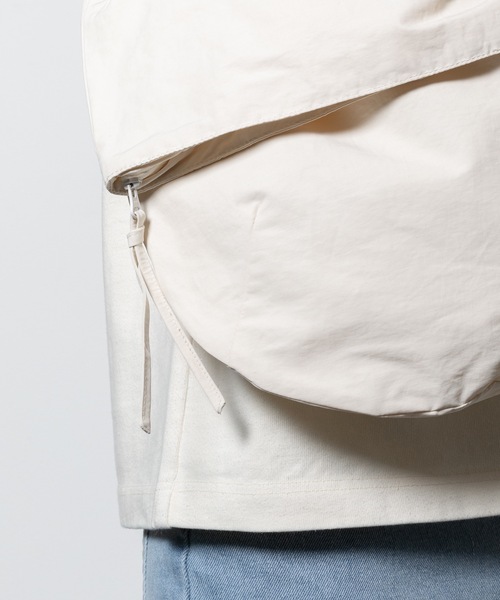 wrou(ロウ)の「C/Nタッサー ショルダーバッグ / C/N TUSSAH SHOULDER BAG(ショルダーバッグ・メンズ・オフホワイト/ブラック/チャコール/カーキ・FREE)」の6枚目の写真