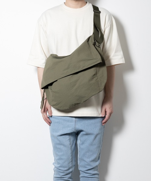 wrou(ロウ)の「C/Nタッサー ショルダーバッグ / C/N TUSSAH SHOULDER BAG(ショルダーバッグ・メンズ・オフホワイト/ブラック/チャコール/カーキ・FREE)」の9枚目の写真