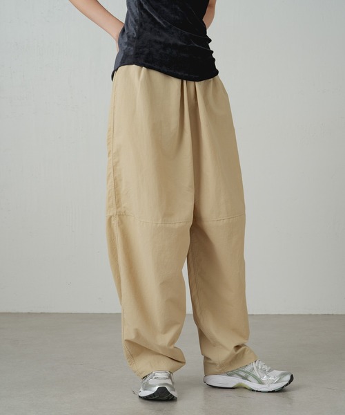 earthy(アーシー)の「【撥水】ナイロンボリュームパンツ(その他パンツ・レディース・ブラック/ブラウン/ベージュ/オフホワイト/パープル・S/M)」の12枚目の写真