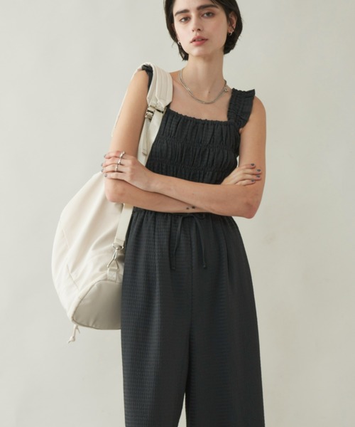 Unitage（ユニテージ）の「シャーリングオールインワン（サロペット/オーバーオール・レディース・チャコールグレー/ブルー・FREE）」の4枚目の写真