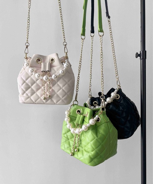 PICCIN(ピッチン)の「キルティングチェーンバッグ(ショルダーバッグ・レディース・グリーン/ブラック/アイボリー・FREE)」の4枚目の写真