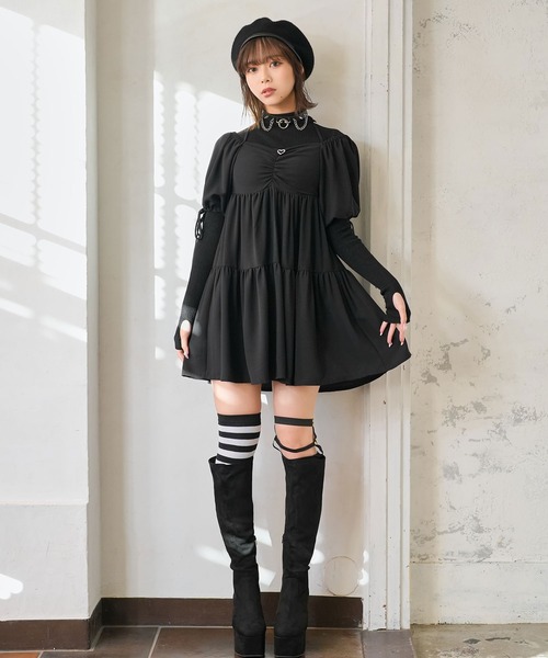 Diable baiser(ディアブルベーゼ)の「スクエアデコルテパフ袖細魅せワンピース(ワンピース・レディース・ブラック/ブルー・MEDIUM/X-LARGE/XX-LARGE/LARGE/SMALL)」の3枚目の写真