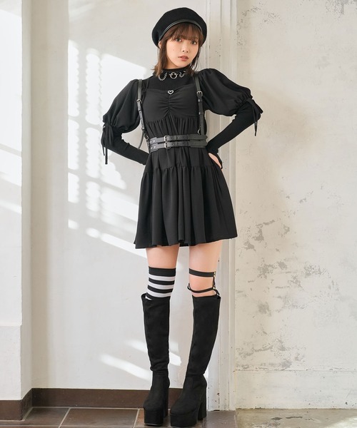 Diable baiser(ディアブルベーゼ)の「スクエアデコルテパフ袖細魅せワンピース(ワンピース・レディース・ブラック/ブルー・MEDIUM/X-LARGE/XX-LARGE/LARGE/SMALL)」の4枚目の写真