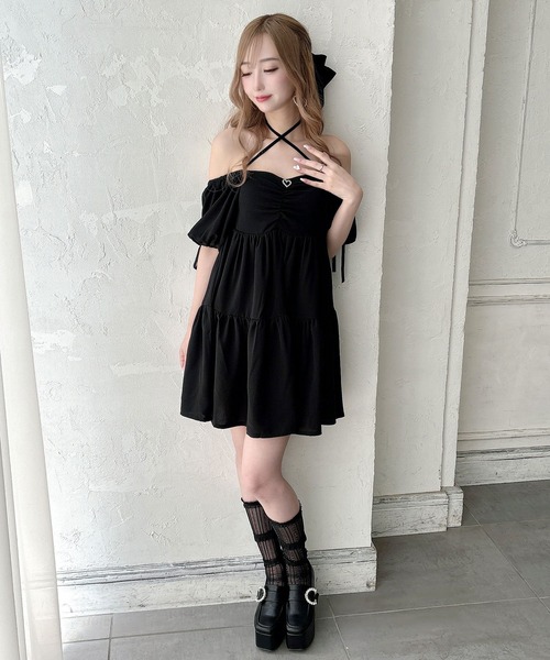 Diable baiser(ディアブルベーゼ)の「スクエアデコルテパフ袖細魅せワンピース(ワンピース・レディース・ブラック/ブルー・MEDIUM/X-LARGE/XX-LARGE/LARGE/SMALL)」の6枚目の写真
