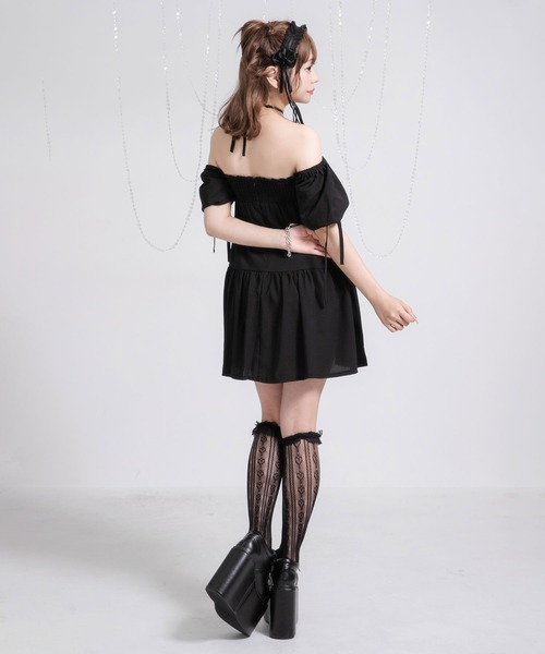 Diable baiser(ディアブルベーゼ)の「スクエアデコルテパフ袖細魅せワンピース(ワンピース・レディース・ブラック/ブルー・MEDIUM/X-LARGE/XX-LARGE/LARGE/SMALL)」の12枚目の写真