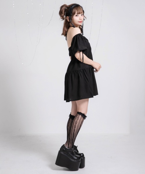 Diable baiser(ディアブルベーゼ)の「スクエアデコルテパフ袖細魅せワンピース(ワンピース・レディース・ブラック/ブルー・MEDIUM/X-LARGE/XX-LARGE/LARGE/SMALL)」の13枚目の写真