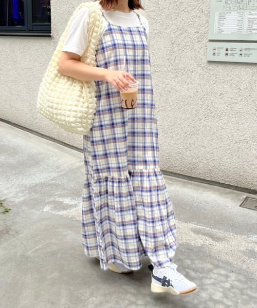 nemne store(ネンネストア)の「チェック柄ティアードキャミワンピース(ワンピース・レディース・ネイビー/アイボリー・SMALL/MEDIUM)」の9枚目の写真