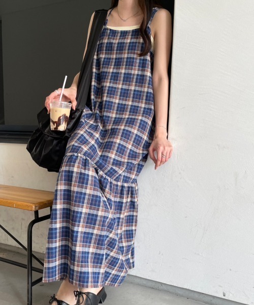 nemne store(ネンネストア)の「チェック柄ティアードキャミワンピース(ワンピース・レディース・ネイビー/アイボリー・SMALL/MEDIUM)」の19枚目の写真