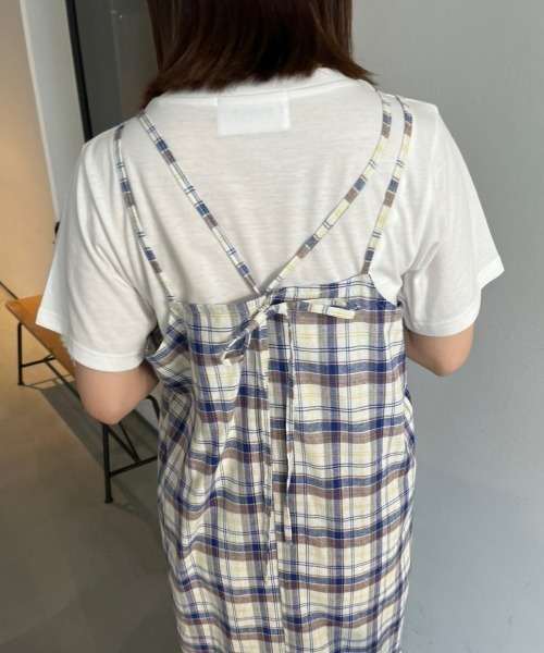 nemne store(ネンネストア)の「チェック柄ティアードキャミワンピース(ワンピース・レディース・ネイビー/アイボリー・SMALL/MEDIUM)」の7枚目の写真