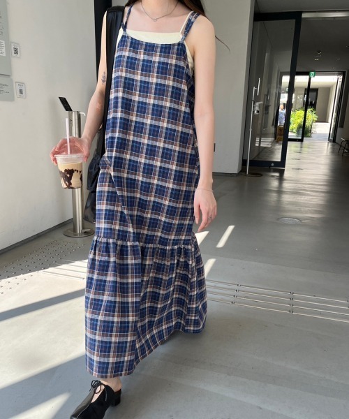 nemne store(ネンネストア)の「チェック柄ティアードキャミワンピース(ワンピース・レディース・ネイビー/アイボリー・SMALL/MEDIUM)」の17枚目の写真