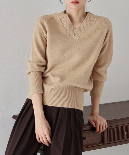 BLUEEAST(ブルーイースト)の「Vネックニット(ニット/セーター・レディース・グリーン/ブラック/オフホワイト/グレー/ベージュ/オレンジ/キャメル・MEDIUM)」の6枚目の写真